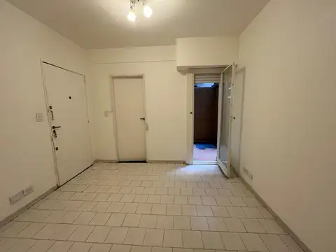 Dos ambientes con pequeño patio | Recoleta