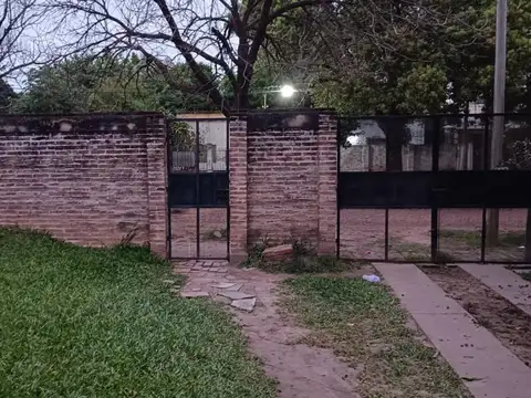 Casa en Alquiler con 2 cocheras
