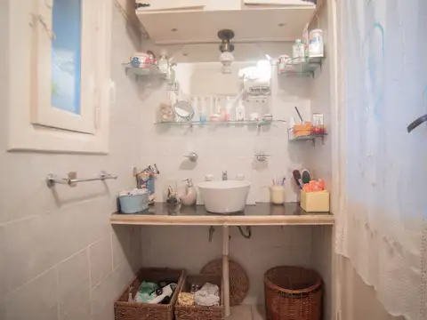 VENTA PH 2 AMBIENTES EN BERNAL CENTRO CON BALCON