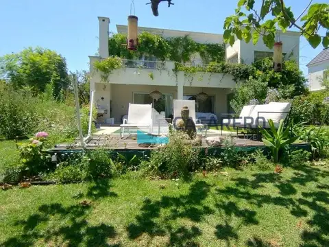 Casa 4 ambientes con 4 baños