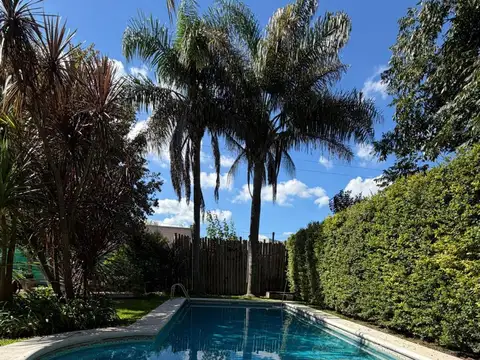 Casa en Venta con 2 cocheras