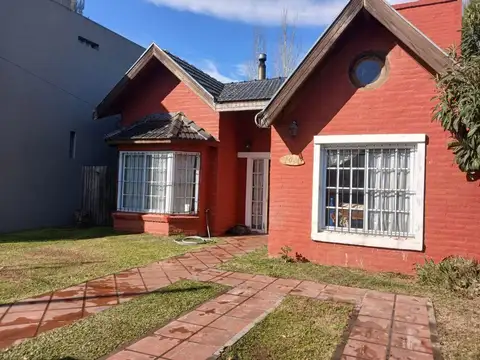 Casa 3 ambientes con 2 baños
