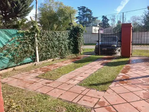 Casa en Venta con 3 cocheras