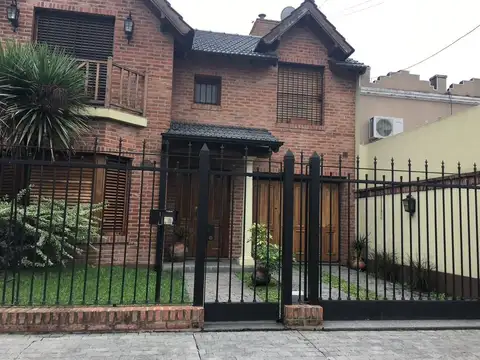 Impecable Chalet 3 ambientes. Centro de Isidro casanova