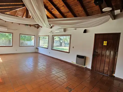 Casa 8 ambientes con 6 baños