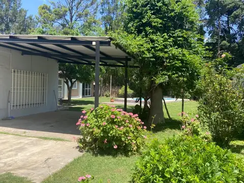 Venta CASA QUINTA sobre amplio terreno. 3 dorm.