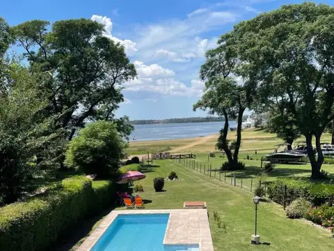 CASA EN PLAYA GRANDE- V. D. D.