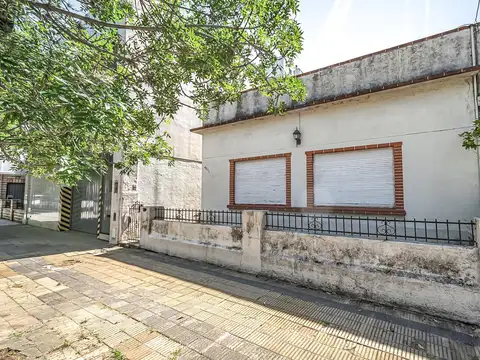 Casa venta a refaccionar 3 - 4 amb con patio y potencial terraza