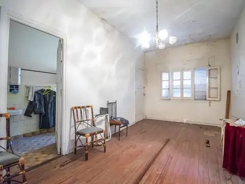 Casa venta a refaccionar 3 - 4 amb con patio y potencial terraza
