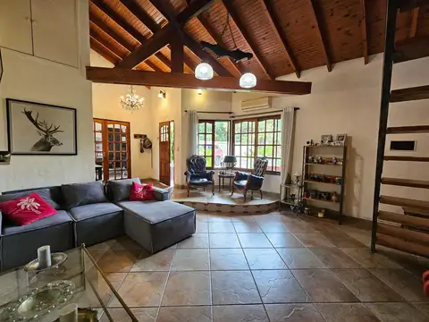 Casa en Venta con 3 cocheras