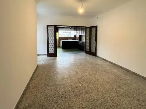 Casa 5 ambientes con 1 baño