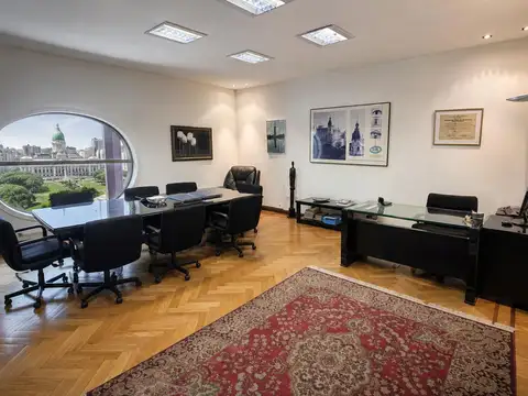Venta Oficina institucional de categoría | 419 m² | 6 cocheras | Edificio de estilo francés