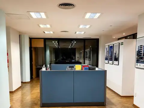 Oficina en Venta con 6 cocheras