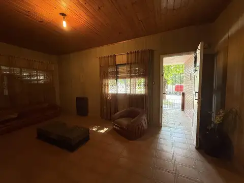 Casa 6 ambientes con 1 baño