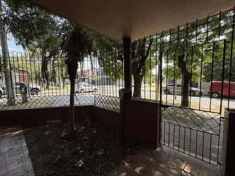 CASA LOMAS DE ZAMORA    OPORTUNIDAD  ESCUCHO OFERTAS