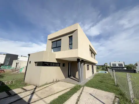 Casa 5 ambientes con 3 baños