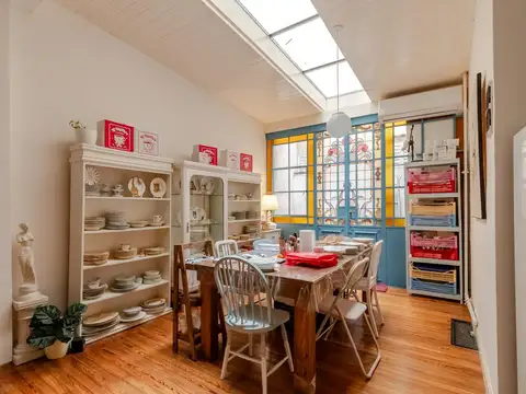 Espectacular loft en planta baja reciclado, ubicado en edificio antiguo en Belgrano.