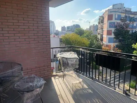 Monoambiente con balcón amoblado y equipado