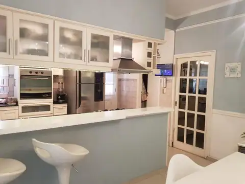 Casa en Venta con 3 cocheras