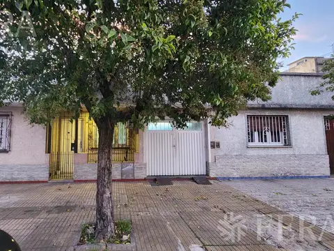 Venta casa 5 ambientes con cochera en Wilde
