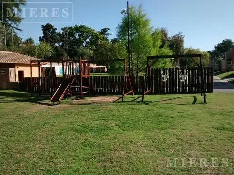Lote de 438m² en venta en El Hornero