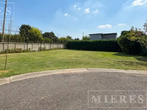 Lote de 438m² en venta en El Hornero