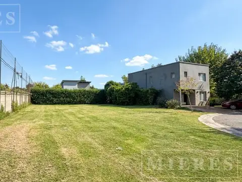 Lote de 438m² en venta en El Hornero