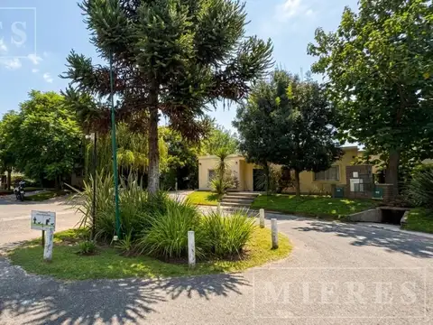 Lote de 438m² en venta en El Hornero