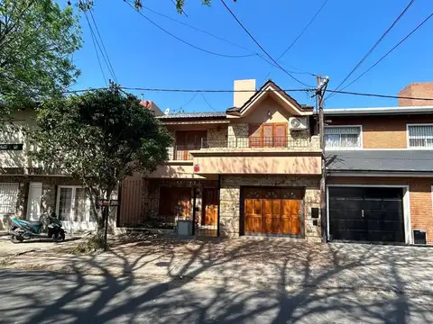 4 Dormitorios con cochera, pileta y quincho - Rodriguez 4800