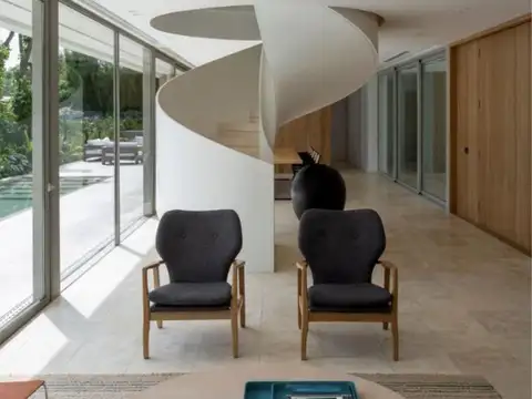 Casa en Venta con 2 cocheras