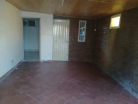 Casa 5 ambientes con 1 baño