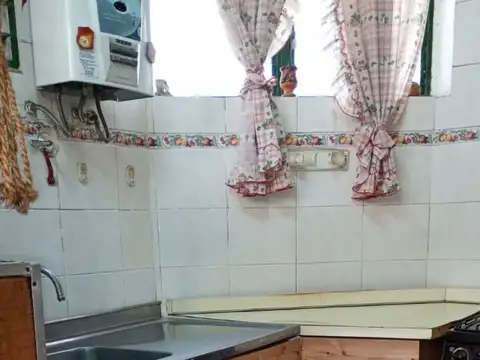 Depto Tipo Casa en Venta en Chacarita, USD 120.000