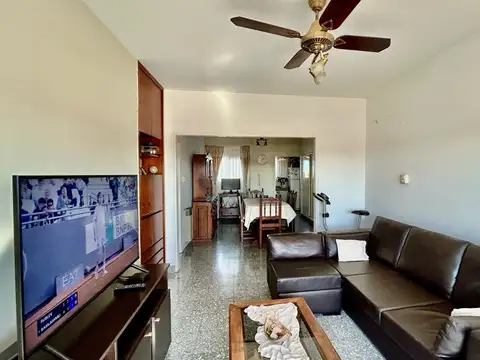 Departamento 2 dormitorios con balcón al frente Orientación Norte