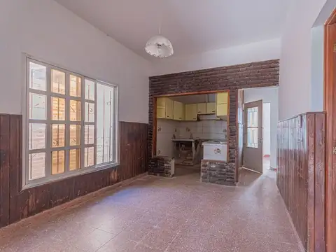 Casa 5 ambientes con 1 baño