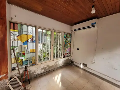 Casa 7 ambientes con 2 baños