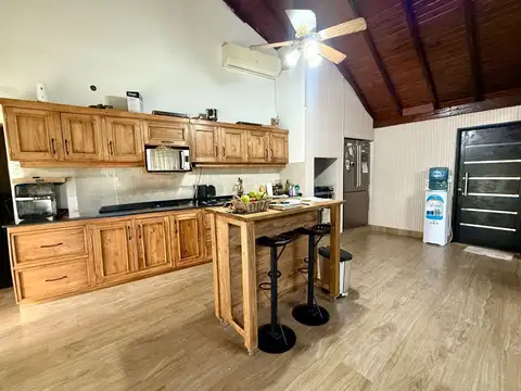 Casa en Venta con 3 cocheras