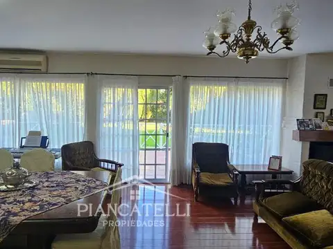 Casa en Venta con 6 cocheras
