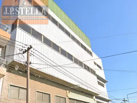 Galpón Industrial 3 plantas - 4431 m² con frente a 2 calles - Deposito, Oficinas y Baños - Ciudadela