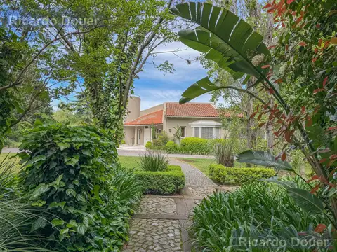 Espectacular Casa en Alquiler en Barrio Santa Rita