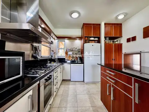 Casa en Alquiler Temporal con 2 cocheras