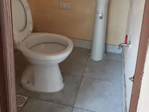 Local en Alquiler en Isidro Casanova, $ 250.000