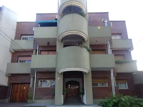 HERMOSO DEPARTAMENTO EN DUPLEX CON COCHERA - BOUCHARD 1551 - ADROGUE