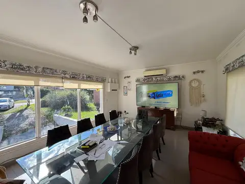 Casa en Venta con 6 cocheras