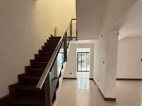 Casa en Alquiler de 4 dormitorios