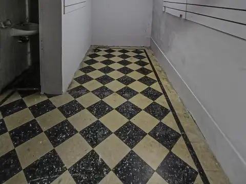 Venta Local y vivienda para reciclar, oportunidad