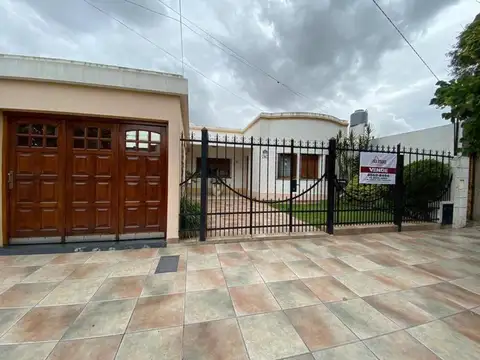 VENTA de Hermosa Casa de 5 ambientes!!! Haedo Sur!