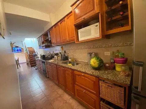 Casa 5 ambientes con 2 baños