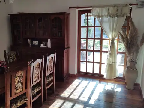 Casa 5 ambientes con 4 baños