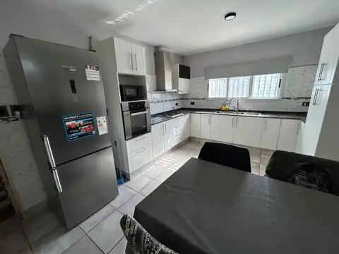 VENTA CASA 3 DORMITORIOS REFACCIONADA ALTO ALBERDI