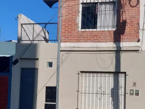 Departamento tipo casa en venta en Merlo Sur